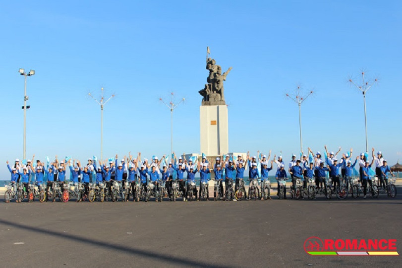 Ngày hội việc làm và cuộc diễu hành bằng xe đạp đôi