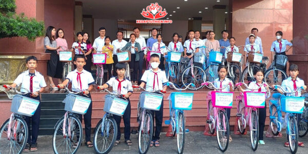 Xe đạp từ thiện tặng học sinh nghèo